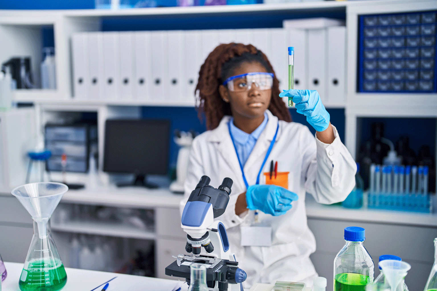 Prepara o futuro da  biomedicina em Angola Formação de qualidade